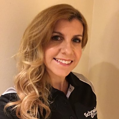 Nursing student and Mum. Former Electrician, Brand Ambassador, lifestyle Presenter, Creator of A Brighter View.