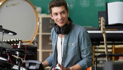 It's complicated. No matter what Jax tells you, I am not a teacher's pet.
I sing, play guitar, the drums, and dabble a little in percussion.
Gay|Single