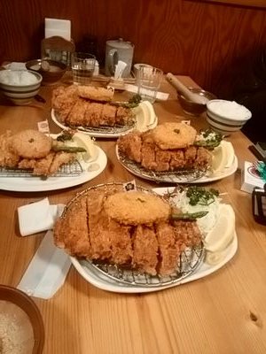 Schneehimmel's profile picture. 櫻木真乃と黛冬優子は対比の関係と言って回ったり、感謝祭編を論拠にライブでたい焼き配っただけで過激派扱いされてるプロデューサーで、趣味に生き趣味に死ぬしか生きる術を知らない、生きるの下手くそ部です。食べ歩きもしてます