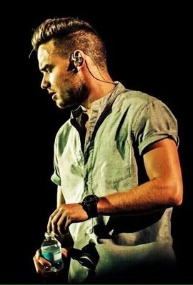 Larrys_Barbz's profile picture. Just a normal girl who enjoys reading gay Larry fanfictions 
(Josh follows! THANK.YOU.JOSH!)