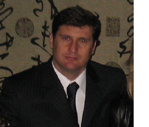 Professor universitário, empresário, Doutor em Administração pela Mackenzie, ex-vereador da cidade e um pessimista!