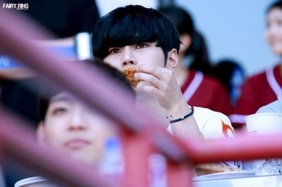 butterrflyfree's profile picture. follow me here 
@butterrfly93015 and I will follow back here acc