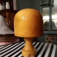 I am a MILLINER/MakeupARTIST, Femme Fatale, Pre Raphaelite, Modiste, Suffragette, Glamourpuss, Bon Viveur, Eccentric, EarlGrey Drinker. Art/Fashion/Jazz