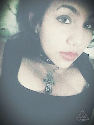 -.Você está rastejando sono adentro Eu juro que não vou te despedaçar Se você me deixar lhe levar para onde os salgueiros nunca lamentam .-