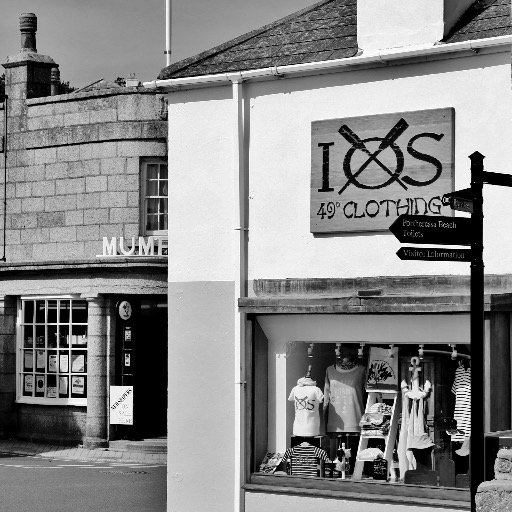 Tweeting from 49Degrees aka 'The IOS Store'. We are Scilly's best clothing store