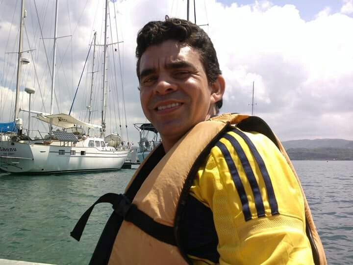 Serio, Honesto, Trabajador, Deportista, Cineasta