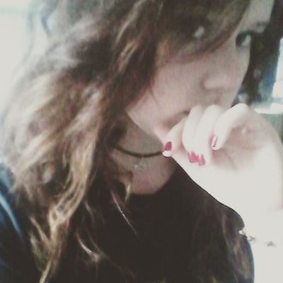 I like bands, games, coffee, cats and anime and I accidently run into walls and such //
you're now one of my precious sugar peas
