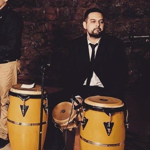 Colocolino, bongocero y salsero.
Ig: @elsociologodelbongo