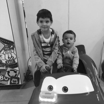 vickiaraya's profile picture. Quien diga que los sueños no se cumplen, que me explique como vivo en esta nube