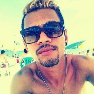 Fhelipe20016's profile picture. -
 Eu sou um mistério, um louco meio sábio, um Menino, meio Macho!