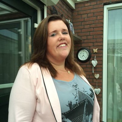 getrouwd met Antoine, 2 lieve dochters, Hieke en Kim, werk bij Ikea, medewerker restaurant