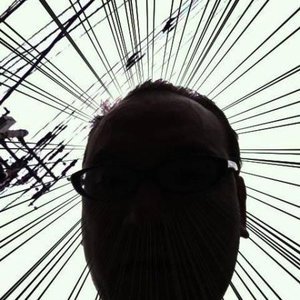 仕事は書籍編集aka汚ねえ社員。最近よく聴いているのはネットの音楽。Tシャツ買い過ぎて余らせてる病。電子タバコのリキッドはUKから個人輸入。BEAT UKの次は「アジア〜ン、ビート!」
