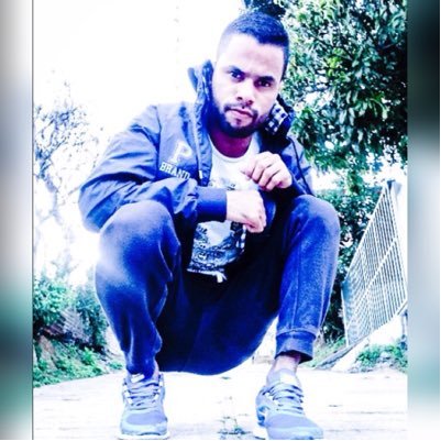 Ingeniero Químico UC- Magister en Gerencia UC-Reflejo de la realidad distorsionada de un Ingeniero daltonico arreglada en pequeños mensajes llamados tweets! 