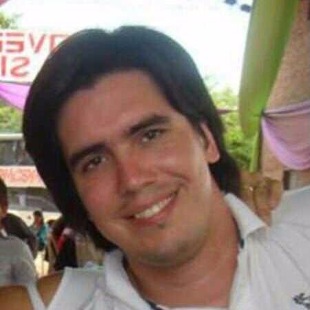 Me gusta hablar de Economía, Negocios y un poco de Política.
Economista @una_web y Máster @WilliamsCollege. Profesor en @unicatolicapy
Larga vida al Rock! ✌