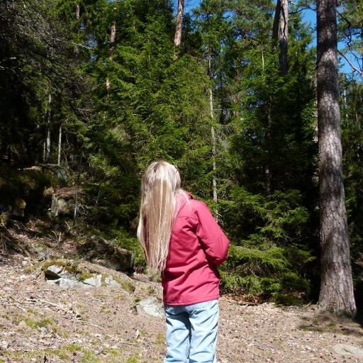 Informatör med stort intresse för hälsofrågor. 
Andra intressen är natur, odling och fiske.