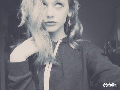 SimplmntCrystal's profile picture. snapchat : simplmntcrystal                insta : crystal.feray