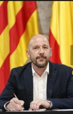 Padre de Hugo y Mario. Concejal de Beniflà. Secretario General local. Miembro de la Executiva Comarcal de PSOE.