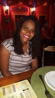 Sou forte. Meio doce e meio ácida. Em alguns dias acho que sou fraca.Aí penso que Sou forte sim, mas também choro. Sou gente.Sou humana. Sou manhosa. Sou assim