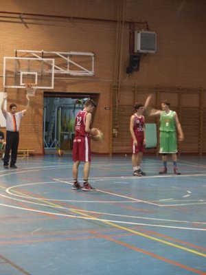 Jugador del Club Baloncesto Uca T. N. T
Entrena siendo el 2do mejor jugador y juega para ser el mejor.
Viviendo un sueño