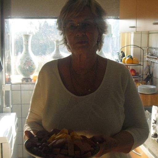 ellygiebels's profile picture. ik ben veel ziek mijn computer is het nog