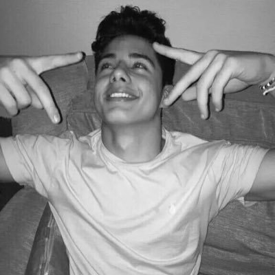 elyosrpgscx's profile picture. je suis immortelle face a des putes dans ton genre