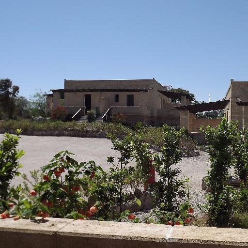 Sowi è situato a circa 4 km da Otranto, nei pressi dei laghi Alimini immerso nella macchia mediterranea a due passi dal mare.