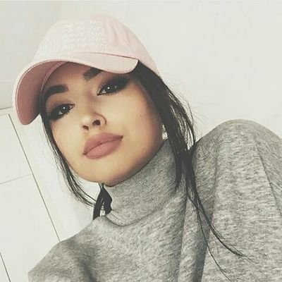 Ines / 19 ans / célibataire ♡
ma bitch : Blake
ma soeur : Sonia