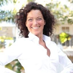 Hilde Larsen, is a certified Health/Mindset Coach, a speaker, an author and a certified Detox Specialist.