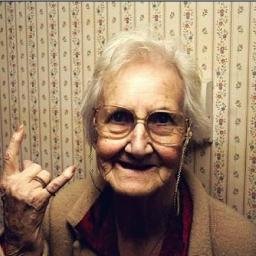 MamaEnTangaa's profile picture. A la mierda con todo, aguante yo!