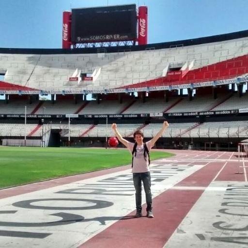 Primero River después tambien! ||
Musica llenas mi alma 🎶 ||
Instagram: fran.garay