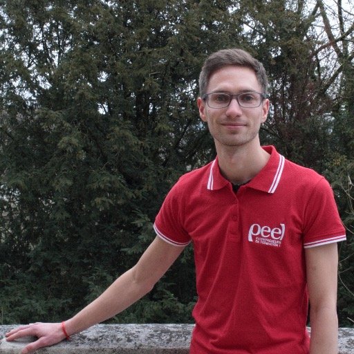 Etudiant entrepreneur avec pour projet un commerce spécialisé dans le conseil-promotion d'objets connectés, produits innovants technologique de la FrenchTech &+