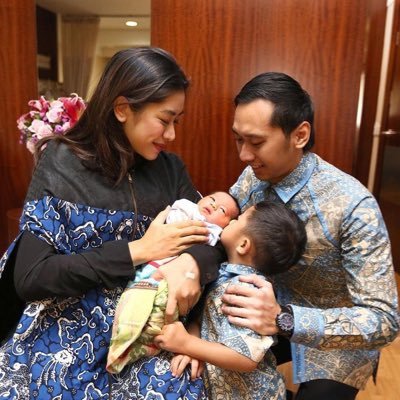 Official FansClub of Aliya Rajasa Yudhoyono. Ayu Aliya is a smart , humorist and not arrogant to anyone. The best wife and the best mother . Proud of her ❤♥