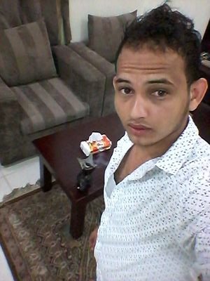 من يهتم بك دومآ اجعل له قلبك موطنآ لا يليق الا به