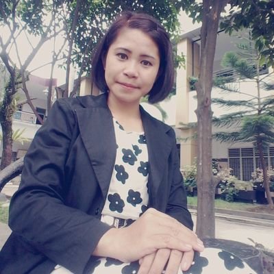 masa lalu adalah kenangan,,bukan mimpi buruk,,,,
masa depan adalah harapan dan bukan tantangan.