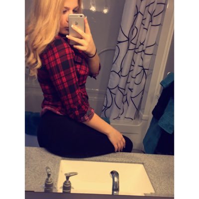 Lovelyy_xox's profile picture. Z.M