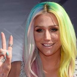 I love everything in @KeshaRose her voice and her appearance and personality. I LOOOVE @KeshaRose