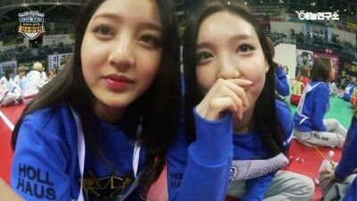 TWICE'S CUTIE LEADER IN DA HOUSE  [calon istri solehahnya kamu]