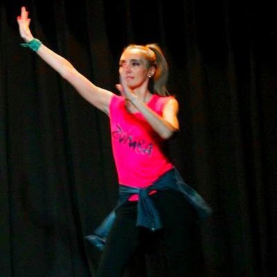 Profesora de Yoga, certificada en Pilates Mat. Casi prof. de Historia, Geografía y Cívica. Estud. de Psicologia.
Fotografía recreativa y amante de las letras.