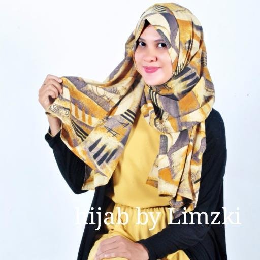 LIMZKI adalah brand hijab dan clothing yang didesain dan diproduksi sendiri.. :)