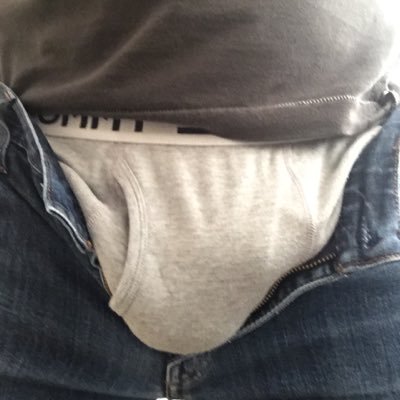 🇮🇪 Bi guy 45 and horned. Looking for like minded followers bi gay and mmf fun. Into sharing pics or meet. Love public to long uninhibited edging . DM 18+