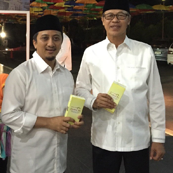 Obati jiwamu dengan Al'quran, Obati Penyakitmu dengan Madu.
