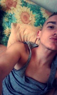 j'ai 18 ans, macon va entre dans l'arme fan de musculation et de box