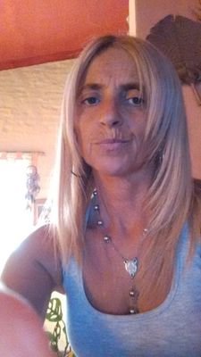 Mama..laburante.. buena persona..sagitariana..divorciada..