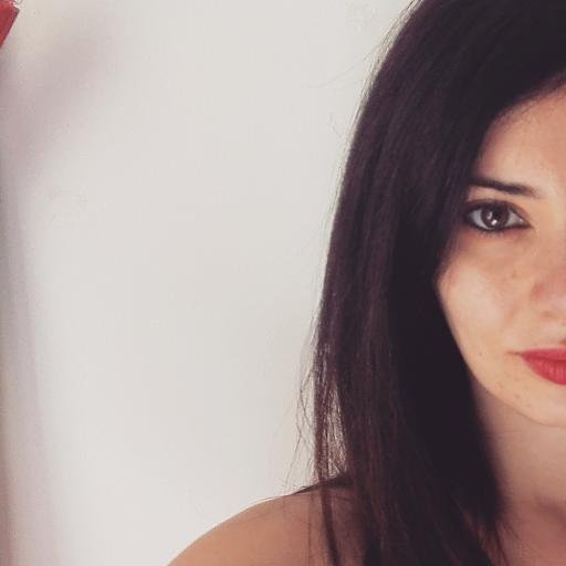 VaranasiB's profile picture. Premio Formenton 2017 @repubblica | Collaboratrice @rep_milano | Per diletto su @Pauranka Webzine | Prof. di italiano, latino e storia