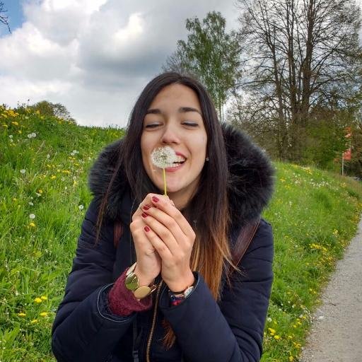 claudia_valoez's profile picture. Estudiante de Turismo en la UCM. Soñadora, voy y vengo, río cuánto puedo y creo en lo que veo..