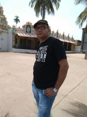 Indian at heart ,Love stock markets,learning options trading ... enjoy cricket n travelling .