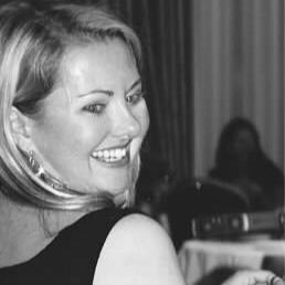 SharlaArtz's profile picture. 