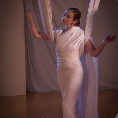 hannahhannahd's profile picture. Director, Choreographer, Performer, Aerialist and Arts Educator and Mommy