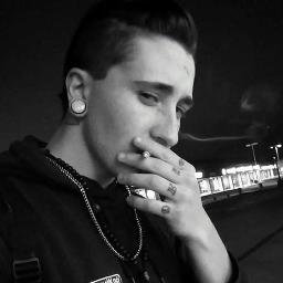 FamingGod's profile picture. stupid skid that only doxes