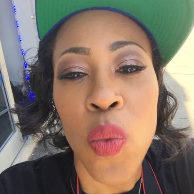 Journalist/Publicist by trade. Hip-hop head for life and Co-Owner of lifestyle brand Peter & Lois (@_PeterandLois). Follow me on Instagram: @divaldy